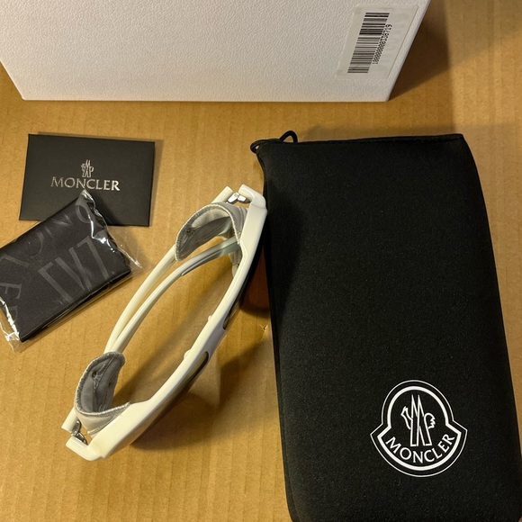 Authentic Moncler Diffractor Smoke Silver Flash oversized Unisex sun glasses - Picture 4 of 12